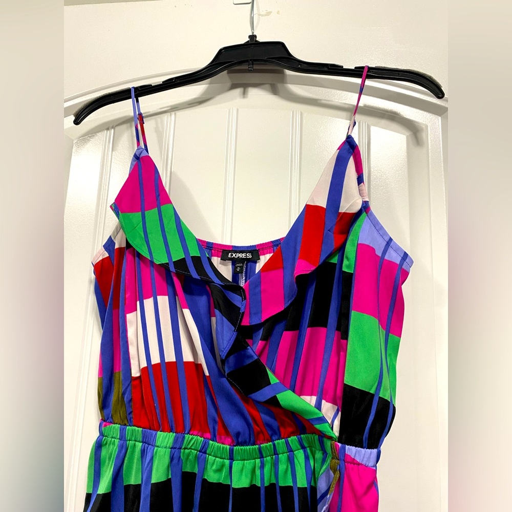 Dress. Adjustable straps.